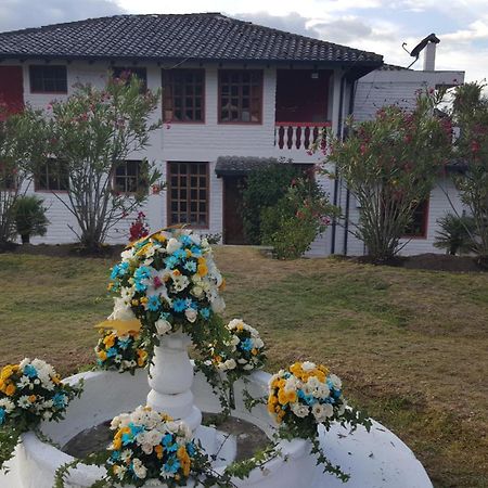 Hosteria San Carlos Tababela Bagian luar foto